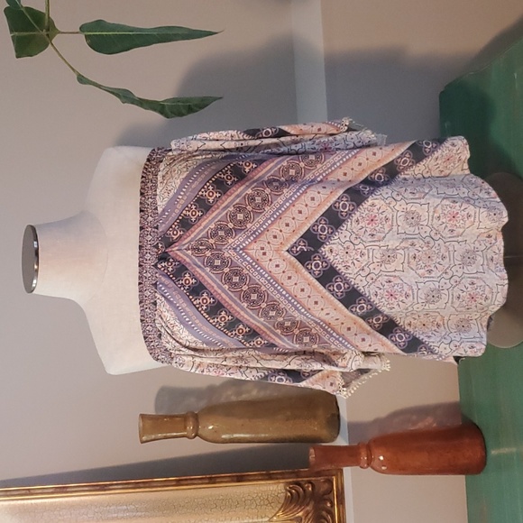 Maurices size xxl off the shoulder top - Picture 3 of 3